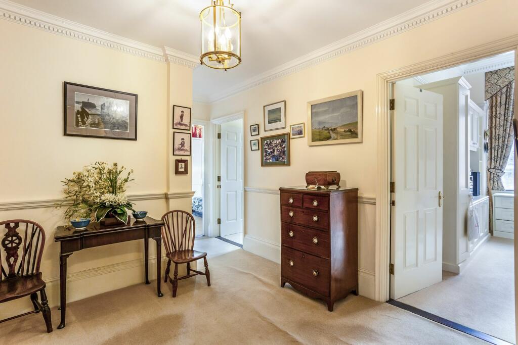 Additional property image - Grand Parade, Bath, BA2