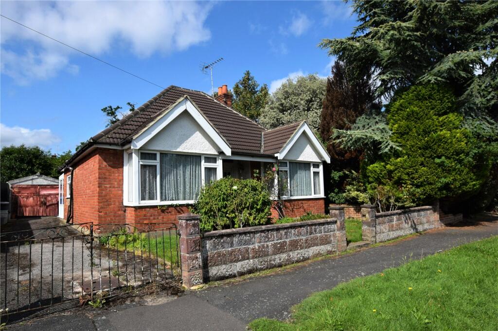 2 bedroom bungalow for sale in The Grove, Farnborough, Rushmoor, GU14
