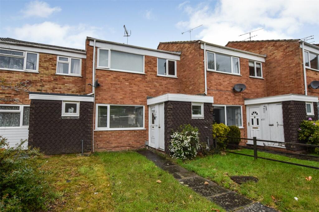 3 bedroom terraced house for sale in Pinewood Park, Farnborough