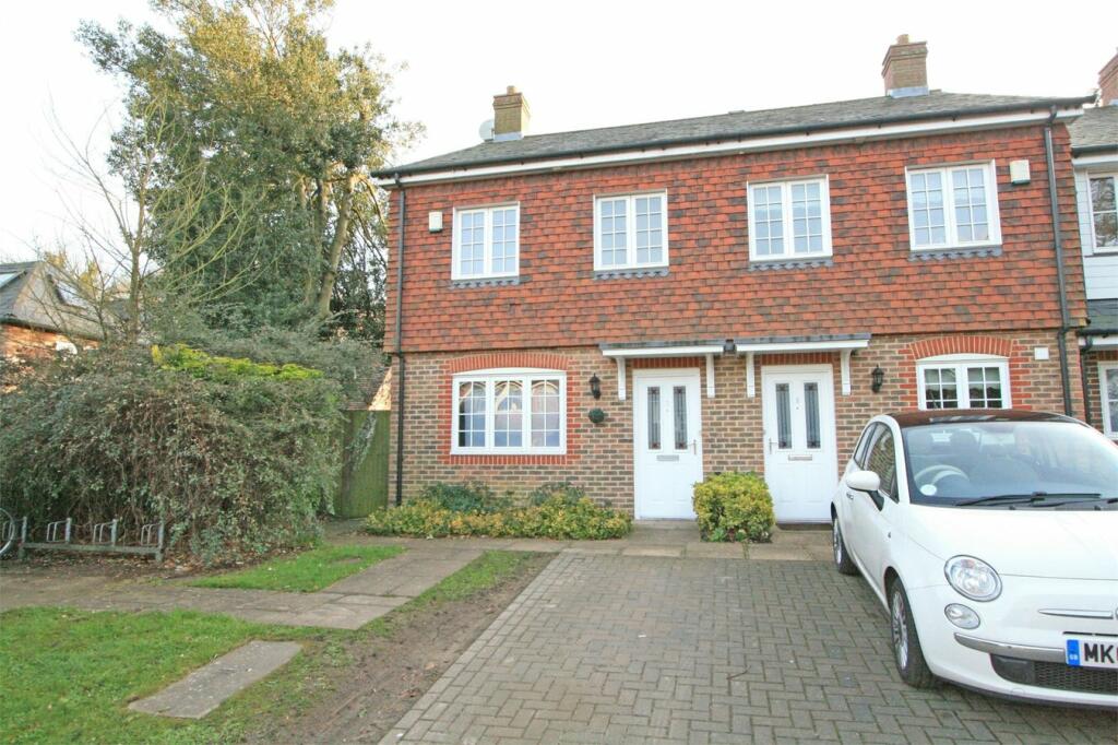 3 bedroom end of terrace house for rent in Autumn Grove, BROMLEY, BR1