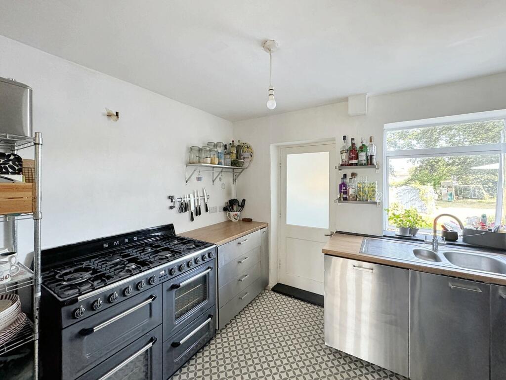 Additional property image - Laburnum Way, Bromley, BR2