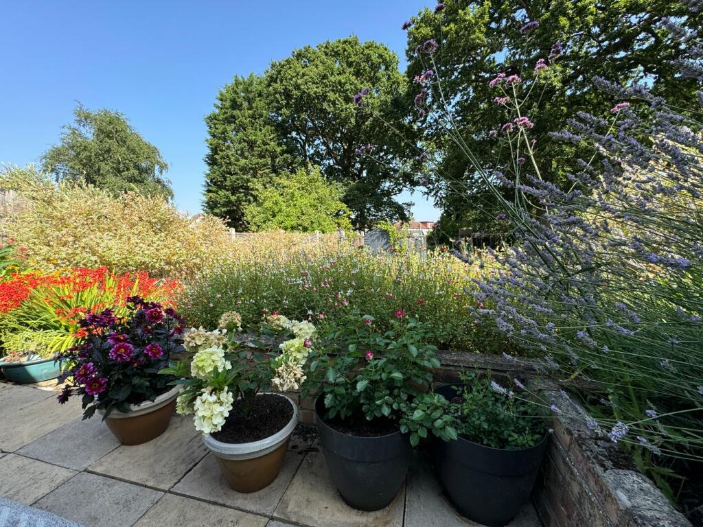 Additional property image - Laburnum Way, Bromley, BR2