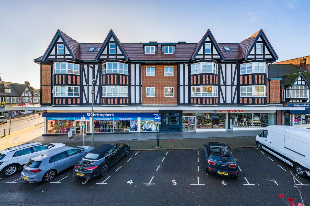 2 bedroom flat for sale in Station Square, Petts Wood, Orpington, BR5