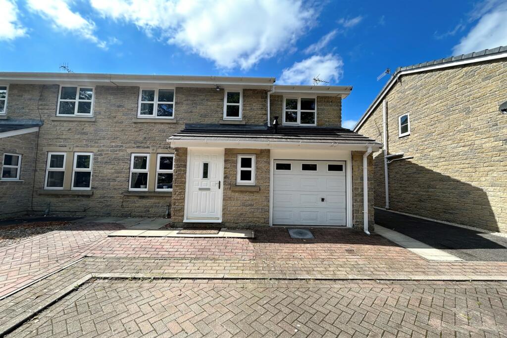 4 bedroom semidetached house for sale in Wheatfields, ChapelEnLe