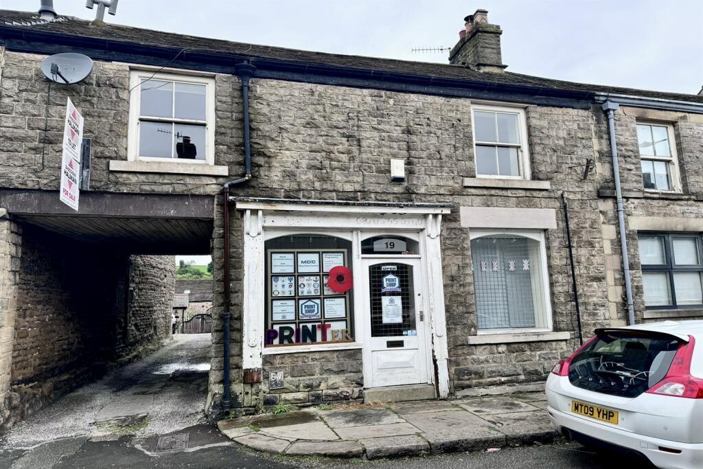 Main image of property: 19a Market Place, Chapel-En-Le-Frith, High Peak