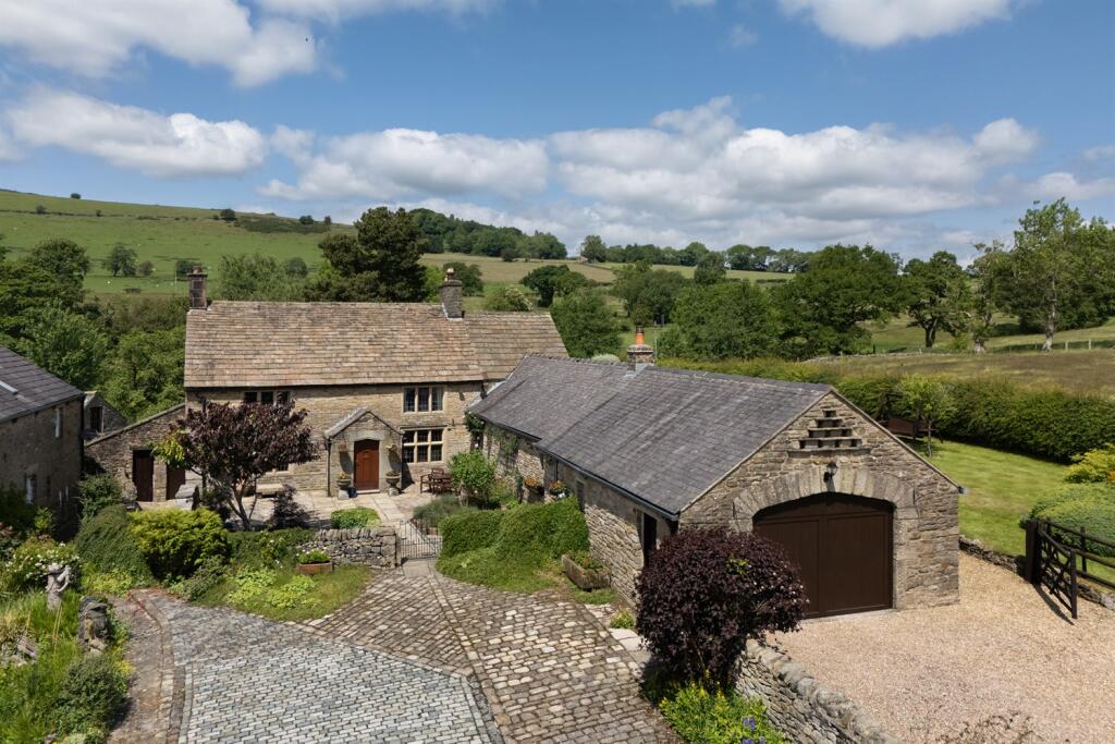 Main image of property: Chapel-En-Le-Frith, High Peak