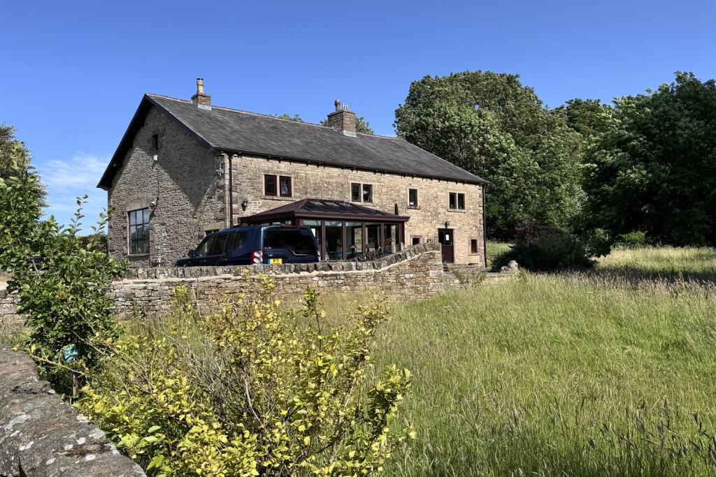 Main image of property: Chapel-En-Le-Frith, High Peak