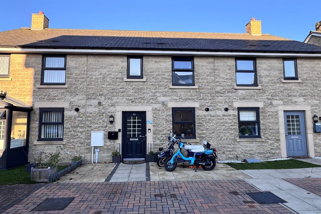 Main image of property: Marsh Way, Chapel-En-Le-Frith, High Peak