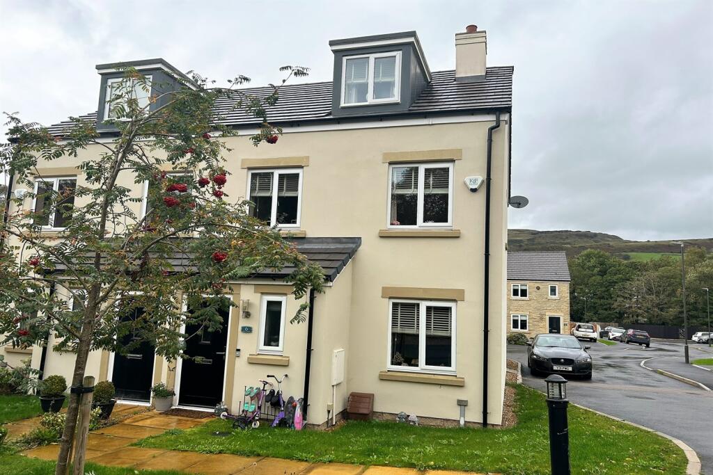 4 bedroom semidetached house for sale in Mill Court, Chinley, High