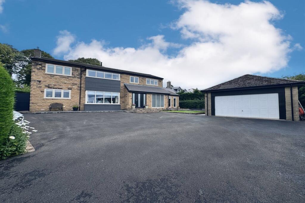 Main image of property: St. Anns Close, Chapel-En-Le-Frith, High Peak