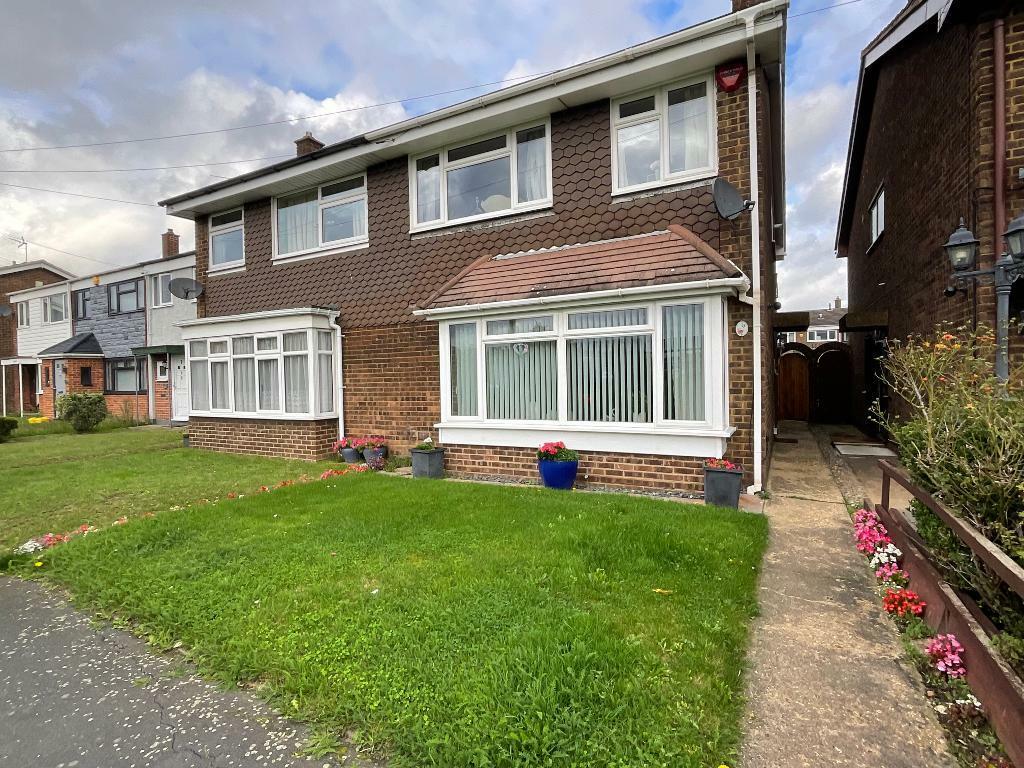 4 bedroom semidetached house for sale in Condor Walk, South Hornchurch