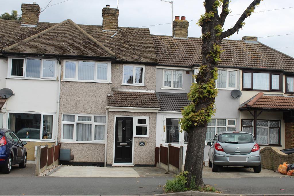 2 bedroom terraced house for sale in Elm Park Avenue, Elm Park
