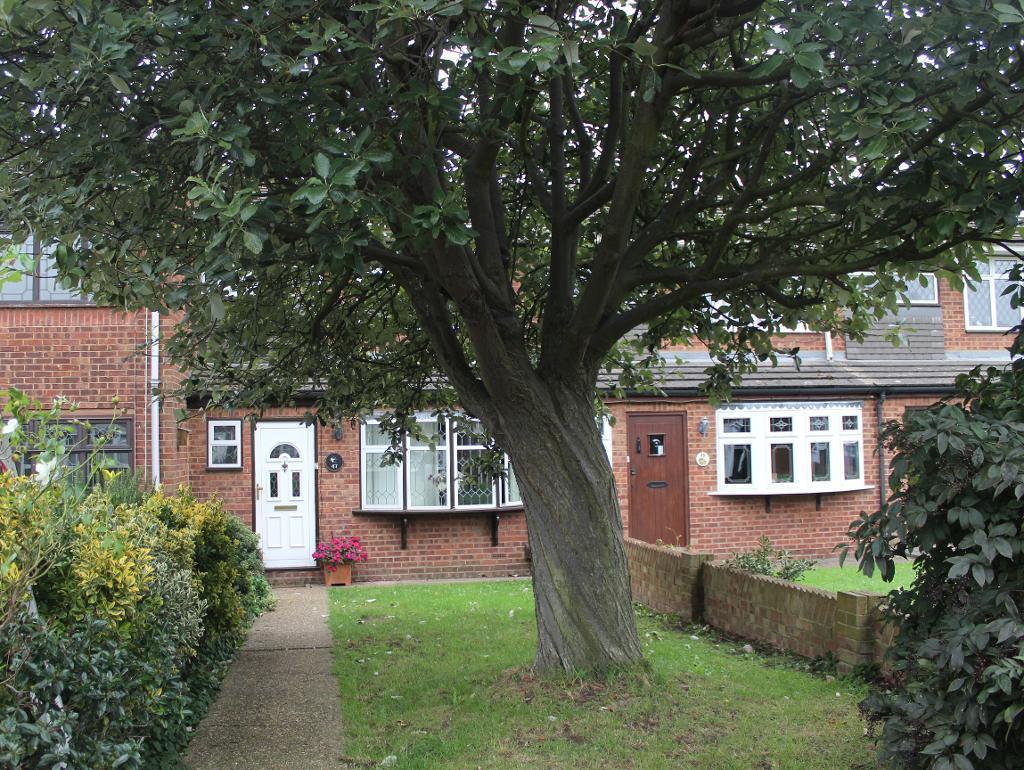 3 bedroom terraced house for sale in Swallow Walk, Hornchurch, Essex
