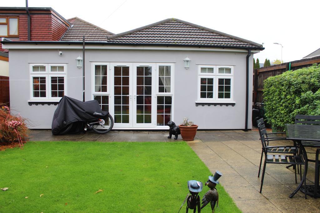 3 bedroom bungalow for sale in Farm Road, North Rainham, Essex, RM13