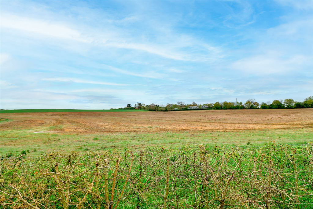 3 bedroom semidetached house for sale in Station Field, Boxford