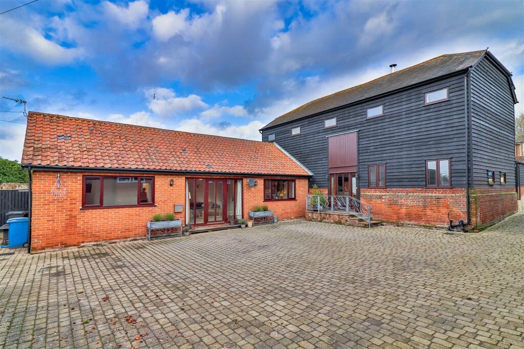 6 bedroom barn conversion for sale in Manor Road, Bildeston, Ipswich, IP7