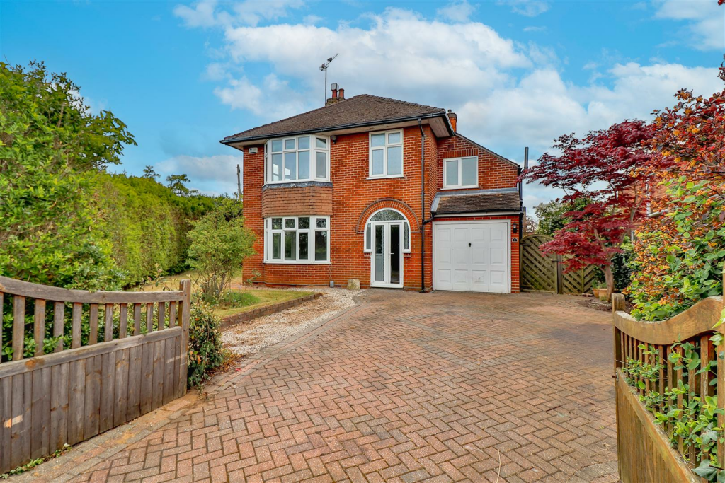 4 bedroom detached house for sale in Crofton Road, Ipswich, IP4