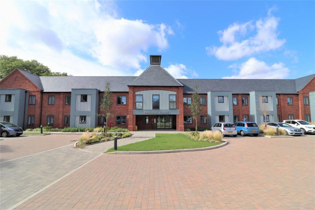 Main image of property: Tyefield Place, Hadleigh, IP7