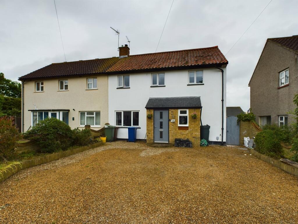 4 bedroom semidetached house for sale in Laburnum Drive, Corringham, SS17