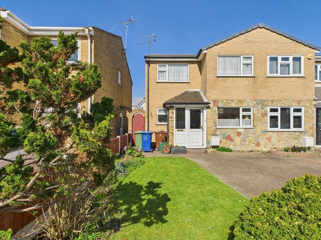 Main image of property: Martins Close, Stanford-Le-Hope, SS17
