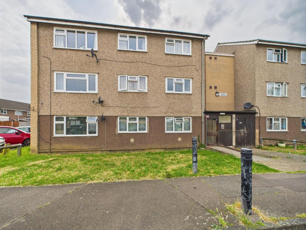 Main image of property: Lyndhurst Road, Corringham, SS17