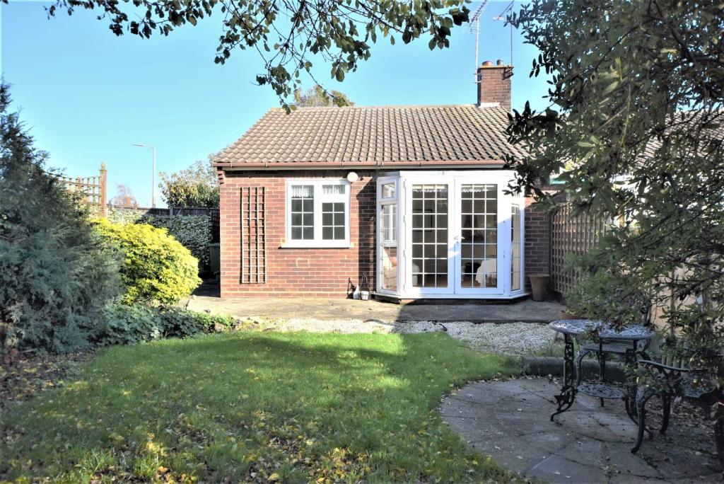 2 bedroom semidetached bungalow for sale in Priory Road, Stanfordle