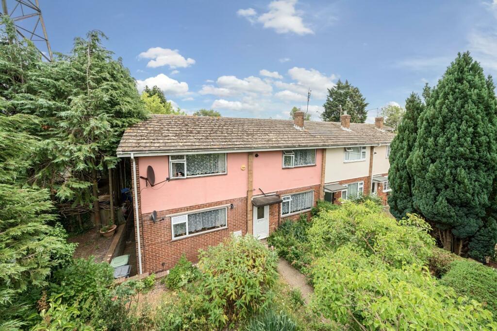 4 bedroom end of terrace house for sale in Heron Road, Larkfield, ME20