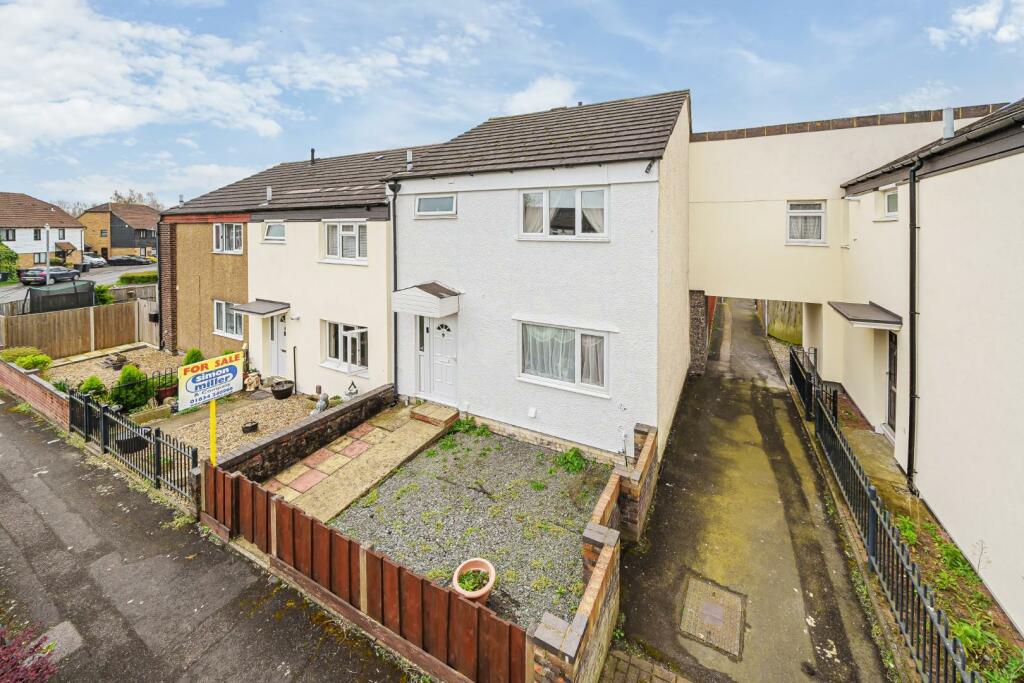 3 bedroom end of terrace house for sale in Saltings Road, Snodland, ME6