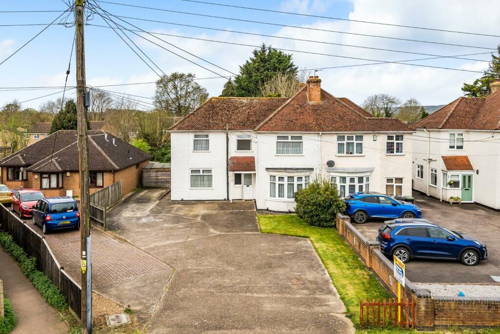 4 bedroom semidetached house for sale in Lunsford Lane, Larkfield, ME20