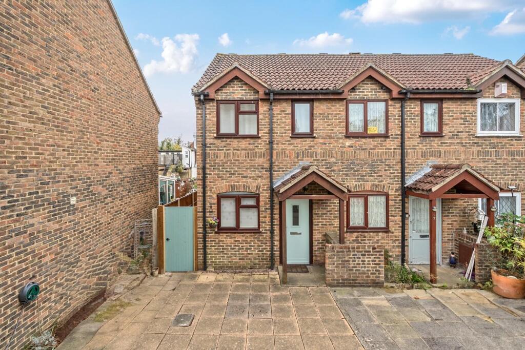 Main image of property: Ostlers Court, Snodland