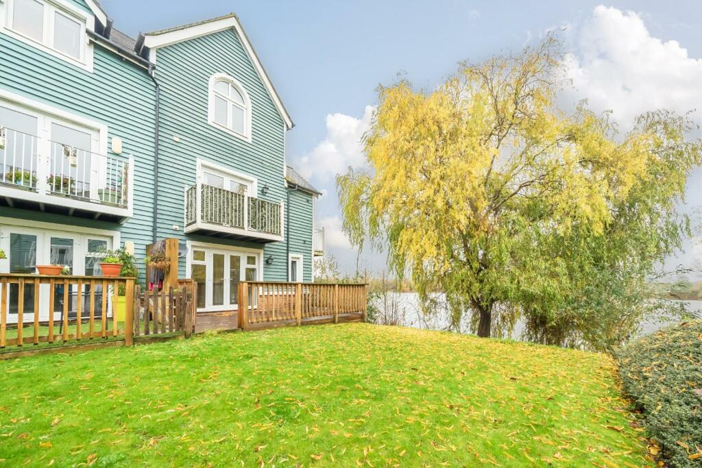 4 bedroom town house for sale in The Lakes, Larkfield, Aylesford, ME20