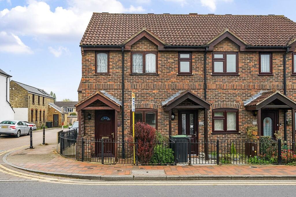 2 bedroom end of terrace house for sale in Holborough Road, Snodland