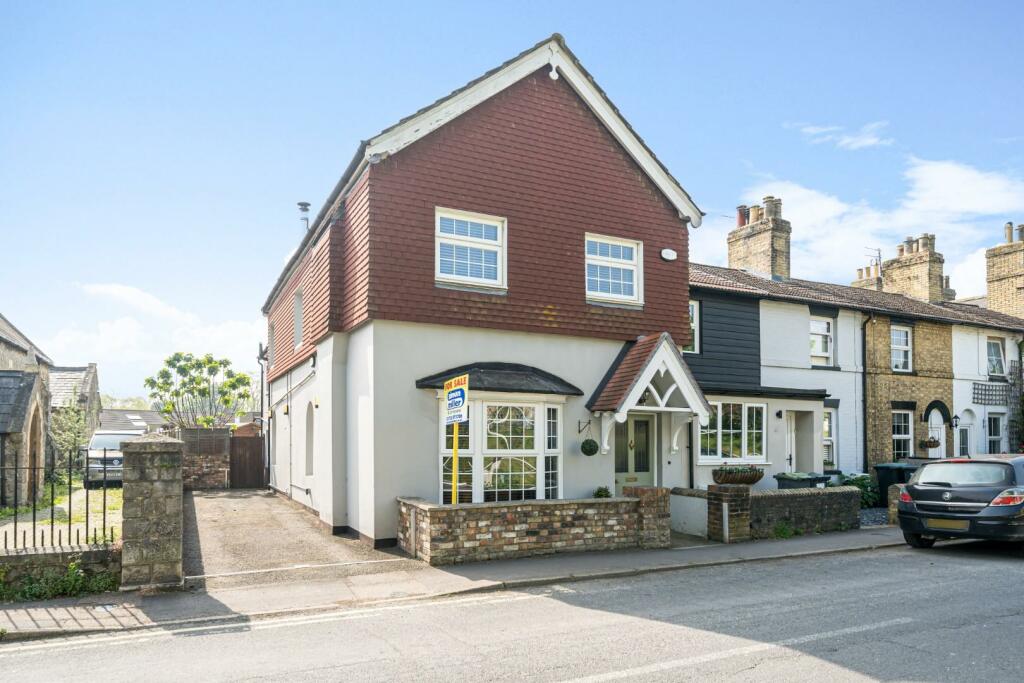 4 bedroom end of terrace house for sale in Rochester Road, Aylesford, ME20