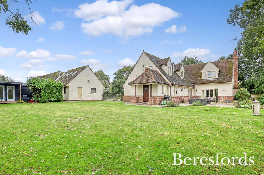 Additional property image - Bannister Green, Felsted, CM6