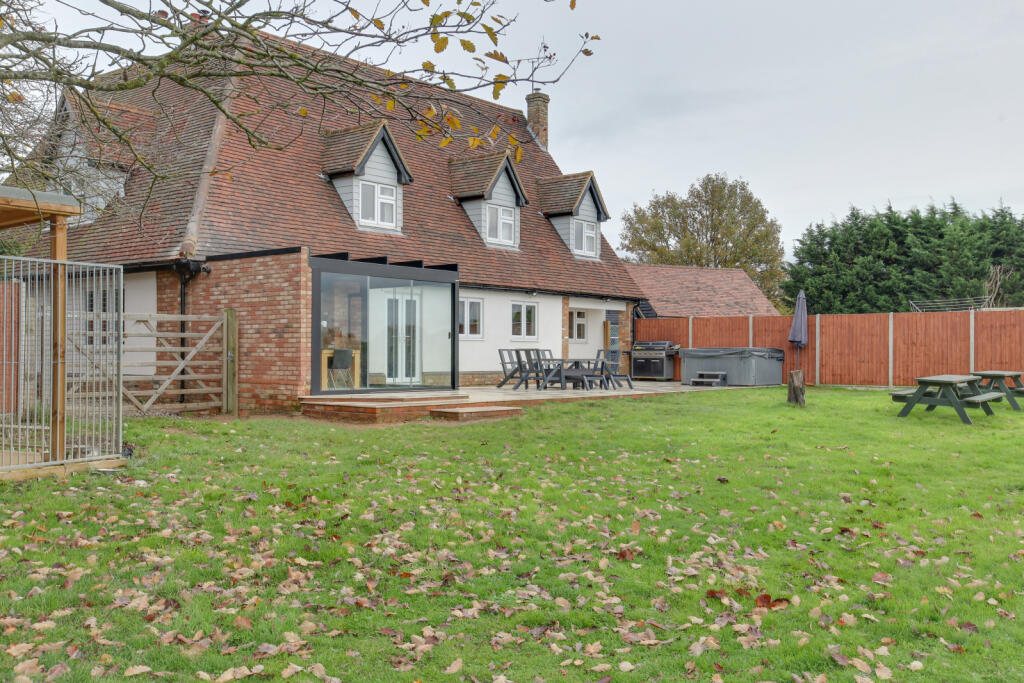 Additional property image - Braintree Road, Felsted, CM6
