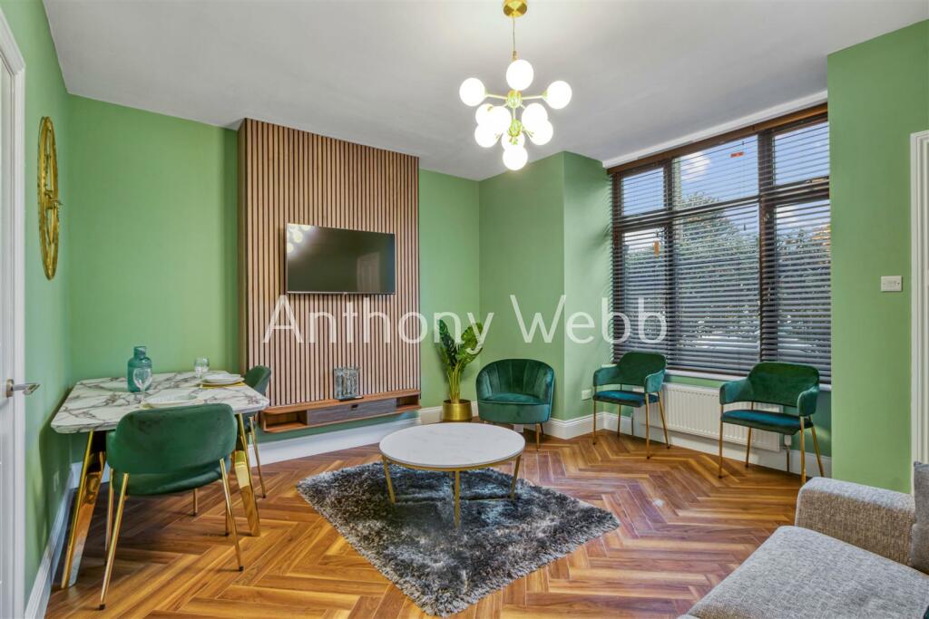 1 bedroom flat for sale in Russell Road, Palmers Green, N13