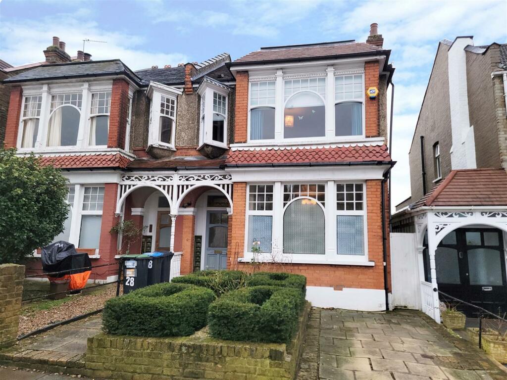 3 bedroom semidetached house for sale in Derwent Road, Palmers Green, N13