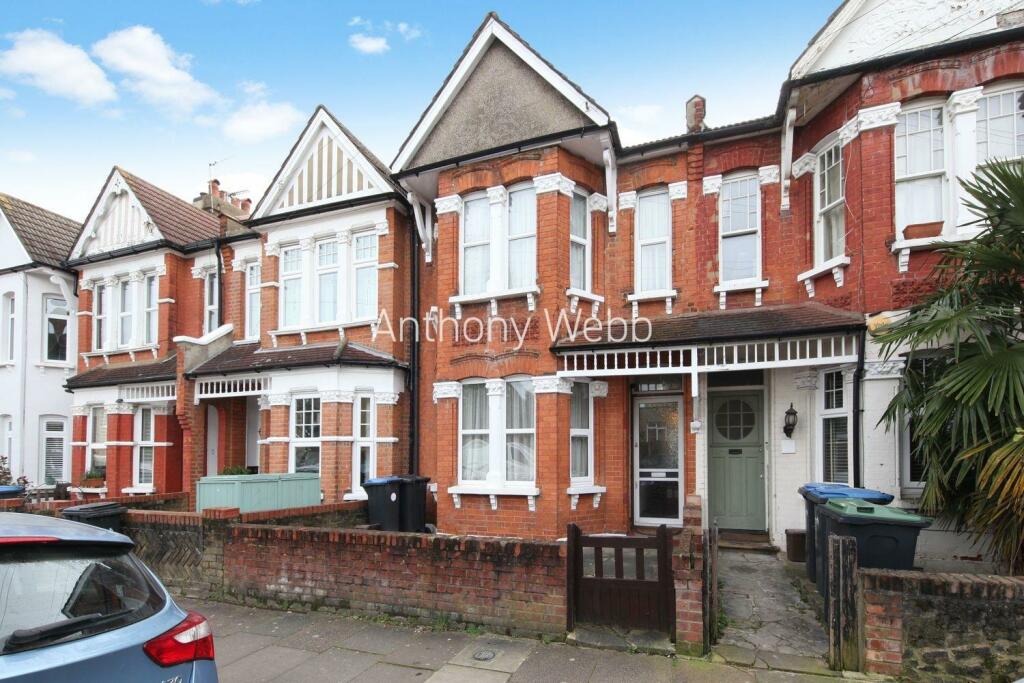 3 bedroom terraced house for sale in Lightcliffe Road, Palmers Green, N13