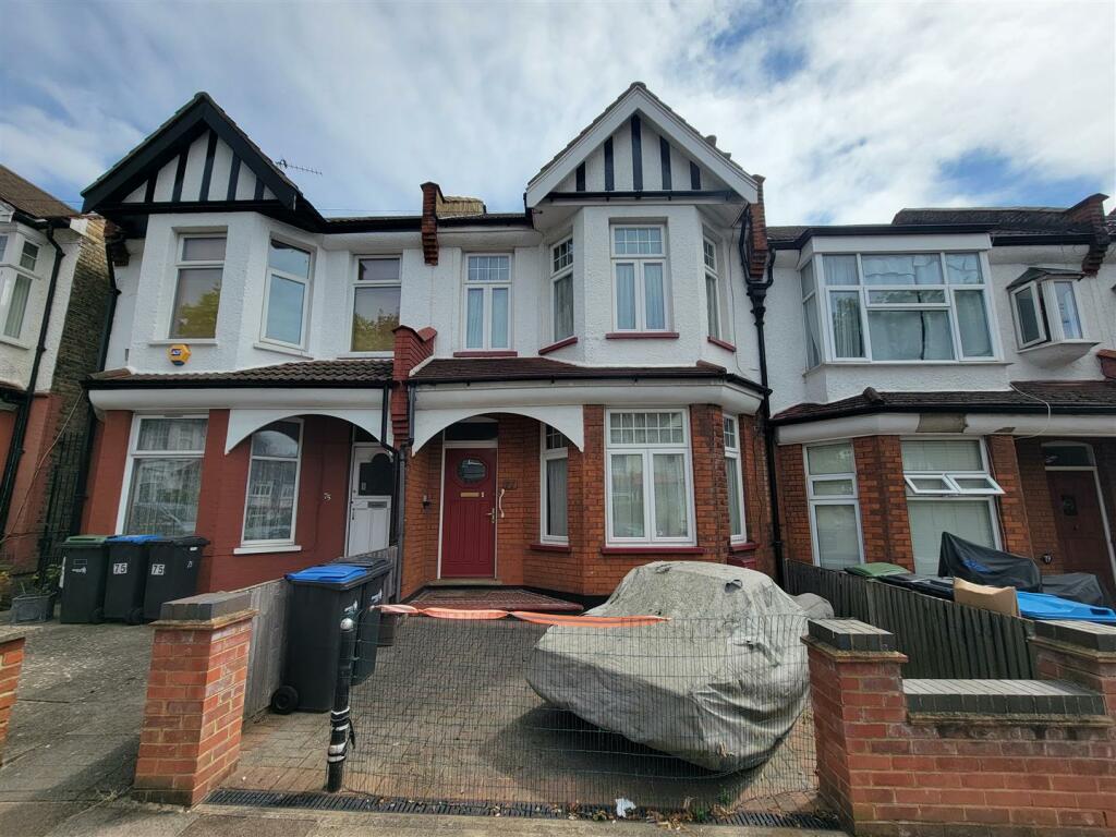 4 Bedroom House For Sale In Broomfield Avenue Palmers Green N13