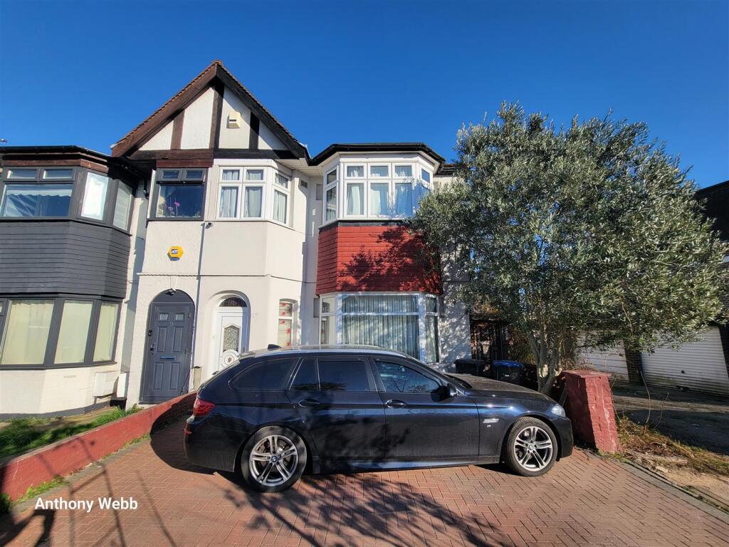 Main image of property: Connaught Gardens, Palmers Green, N13