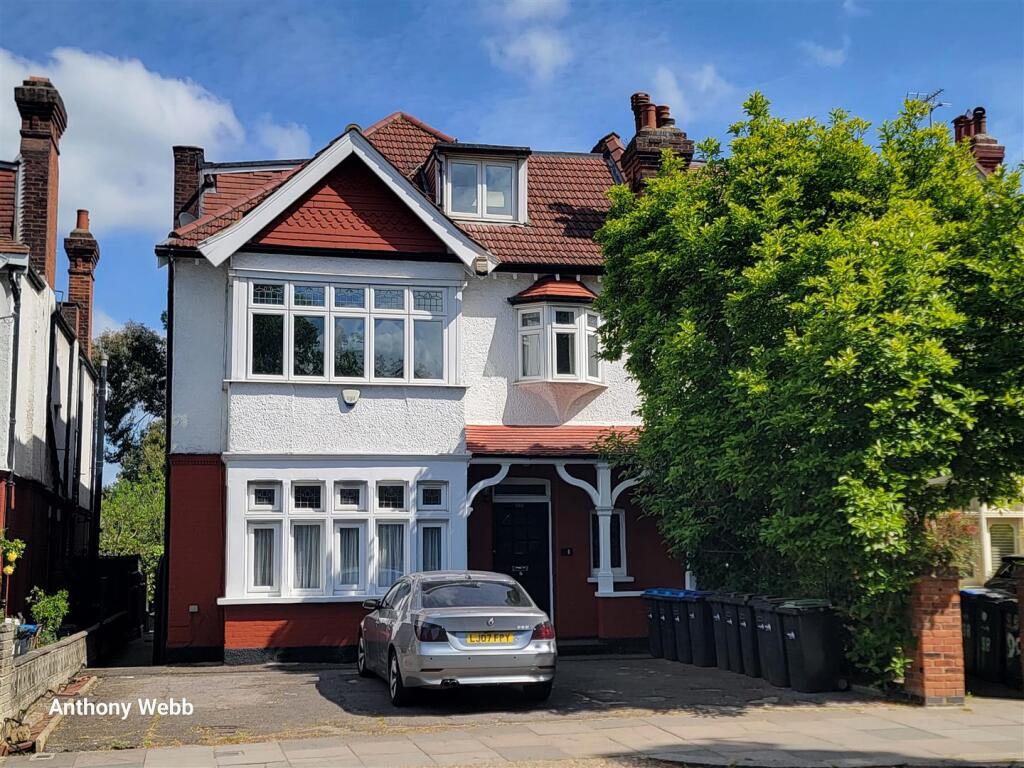 Main image of property: Aldermans Hill, Palmers Green, N13