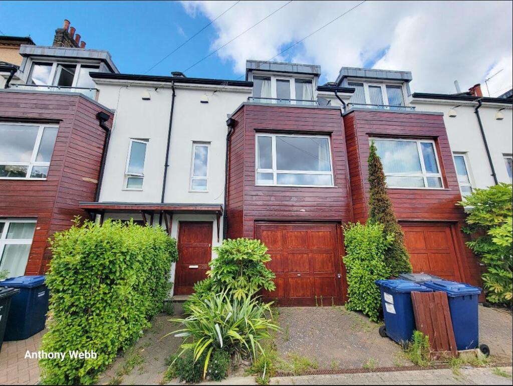 Main image of property: Lincoln Road, Finchley, London N2