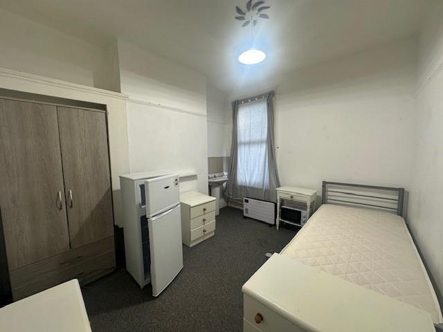 Main image of property: Green Lanes, Palmers Green, N13