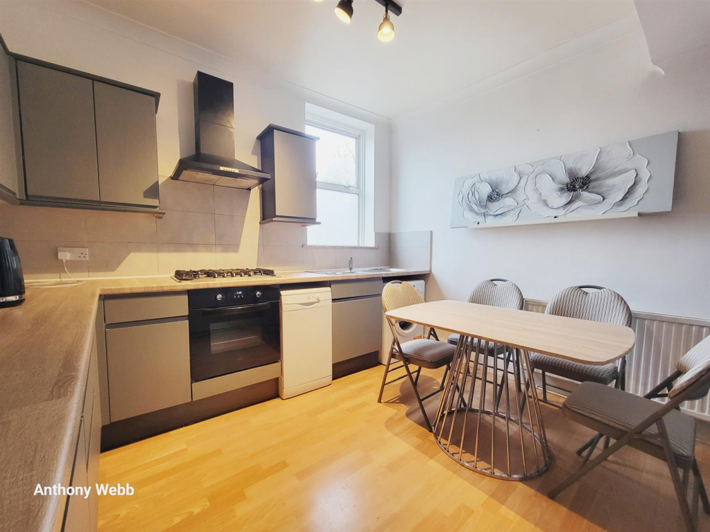 Main image of property: Green Lanes, Palmers Green, N13