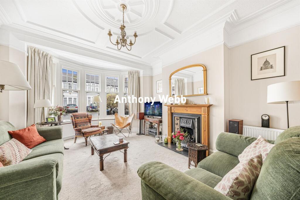 Main image of property: The Grove, Palmers Green, N13