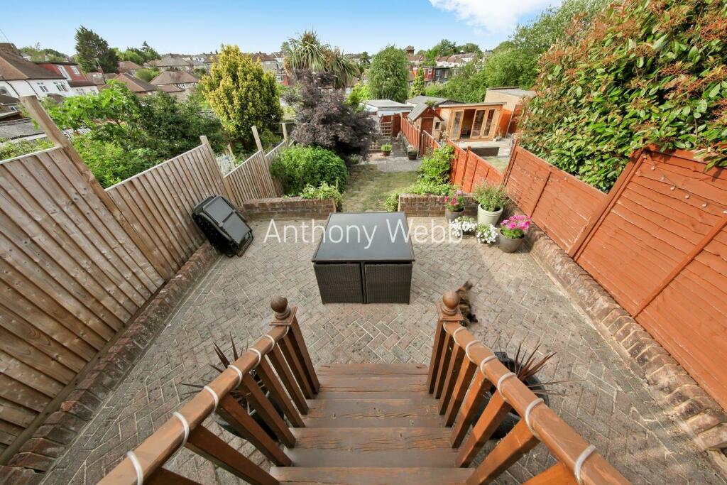 for a nice area in London to buy a 3 bed house at £650