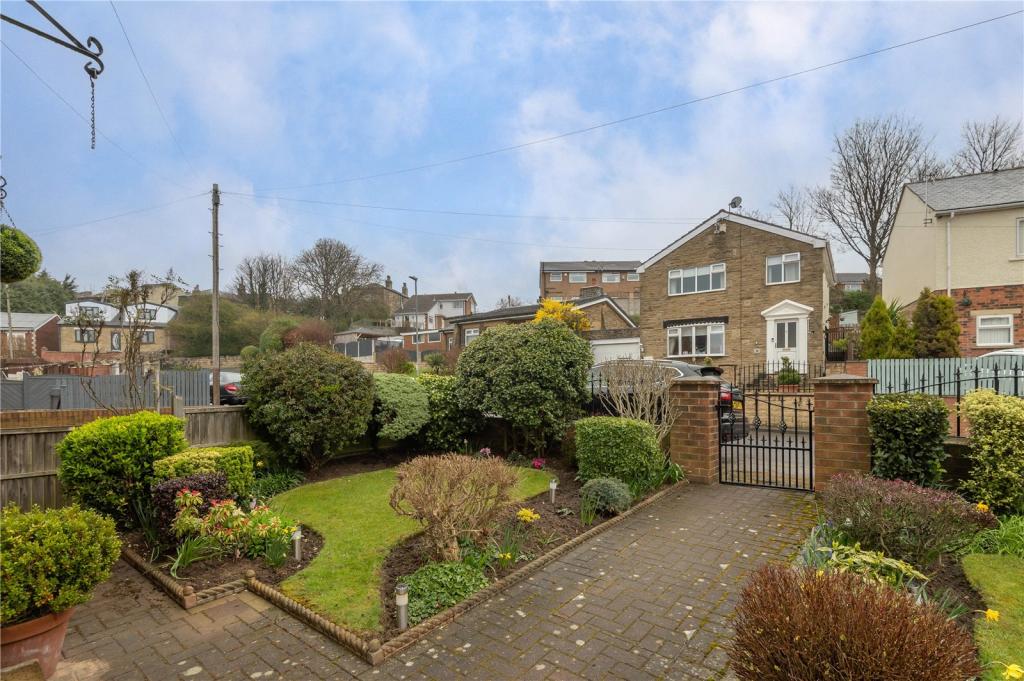 3 bedroom semidetached house for sale in Scarr End Lane, Dewsbury, WF13