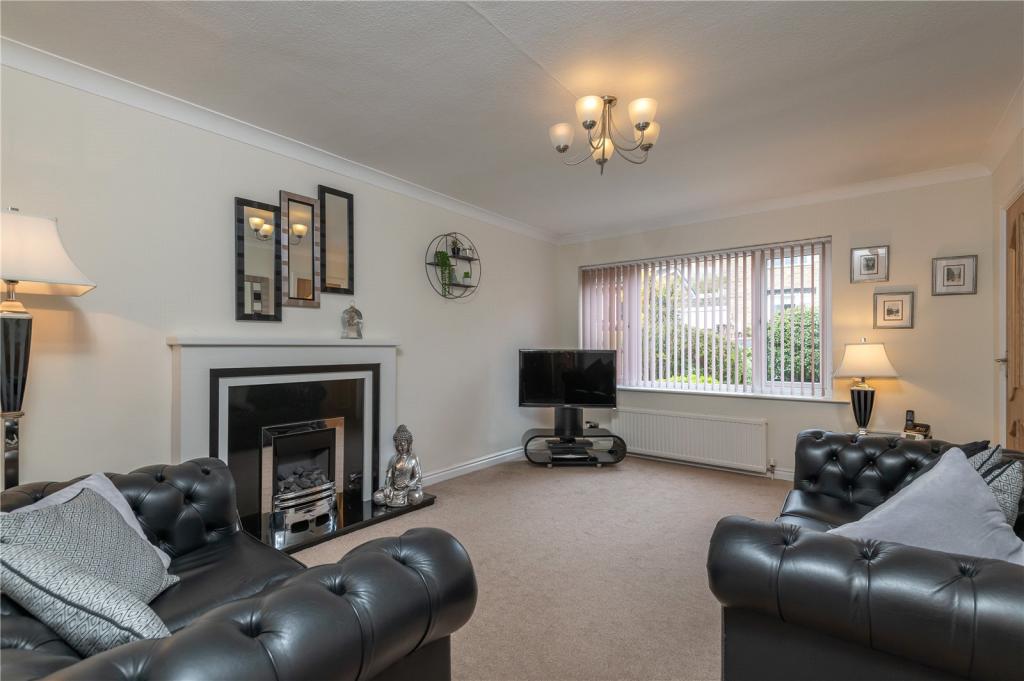 3 bedroom semidetached house for sale in Scarr End Lane, Dewsbury, WF13