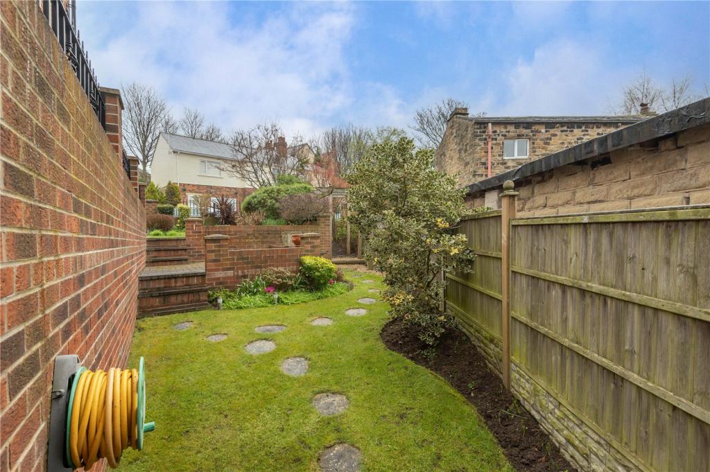 3 bedroom semidetached house for sale in Scarr End Lane, Dewsbury, WF13