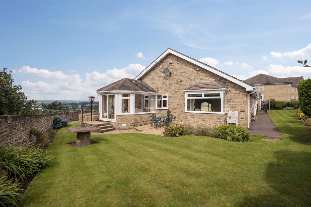 4 bedroom bungalow for sale in Old Bank Road, Earlsheaton, Dewsbury